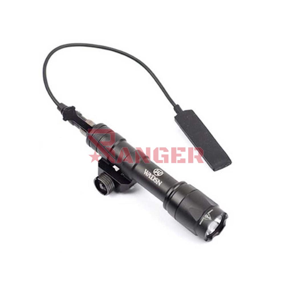 LINTERNA M600C C/PULSADOR NEGRA