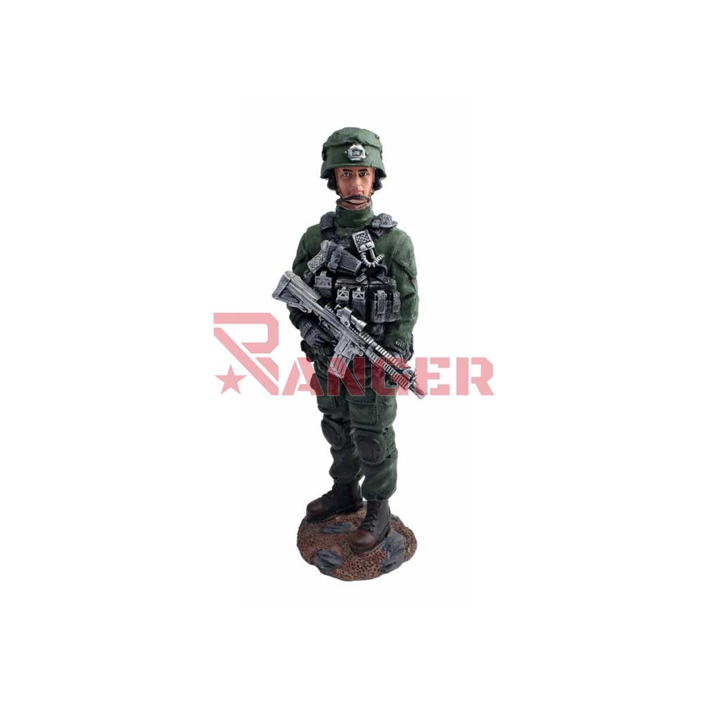 FIGURA RESINA SOLDADO CASCO FUSIL 30 CM